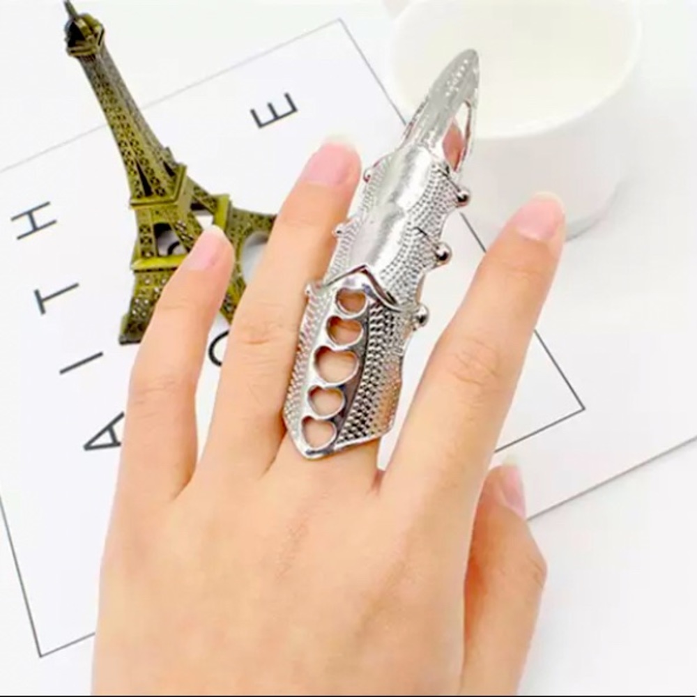 GOTH METAL FINGER RING.